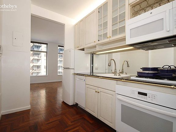 5th image of 250 E 54th St APT 22E