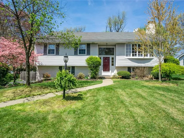 5899 Club House Ln, Allentown, PA 18106