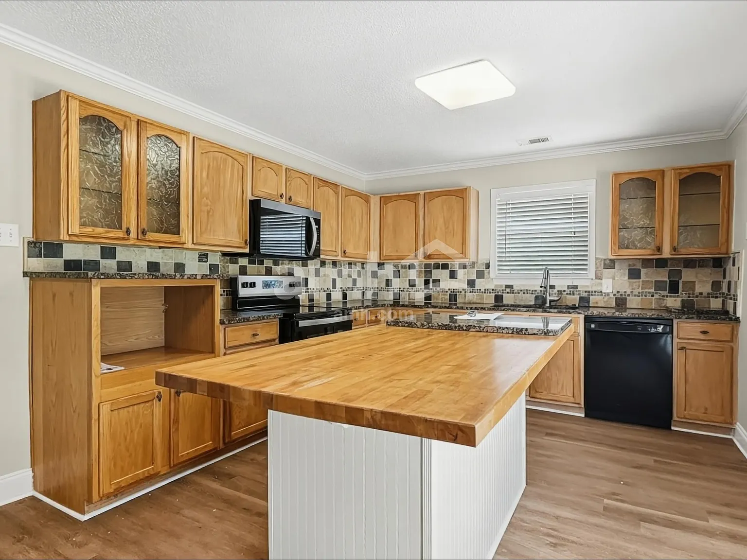 4 bed, 2.5 bath, 2202 sqft, $2,480 — Photo 4