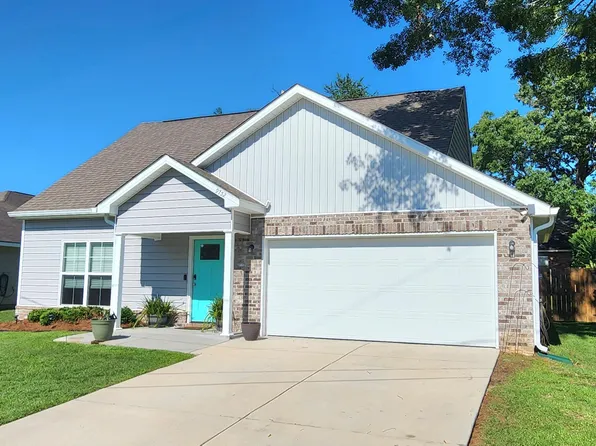 9752 Kaena St, Diamondhead, MS 39525