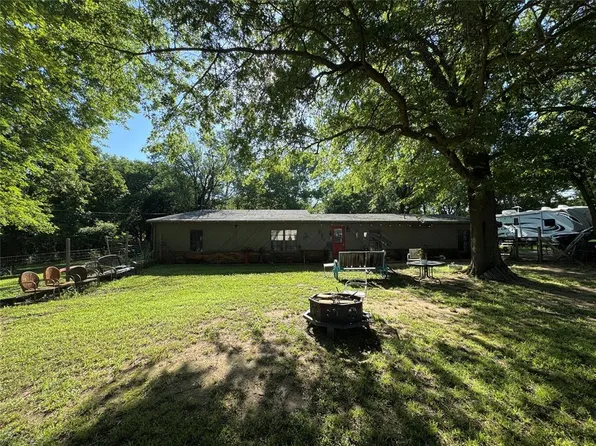 301 Lakeview Dr, Holdenville, OK 74848