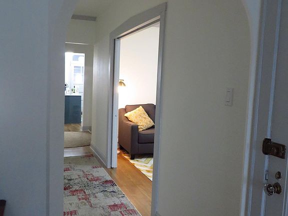4th image of 5537 N Christiana Ave #2