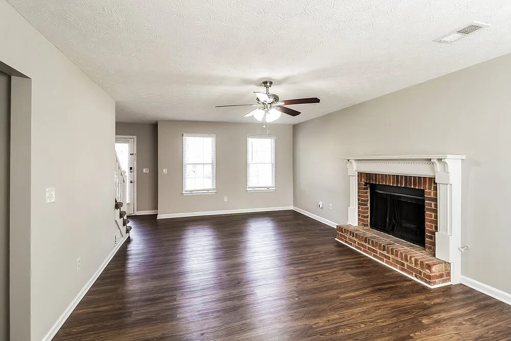 3 bed, 2.5 bath, 1620 sqft, $2,085 — Photo 4