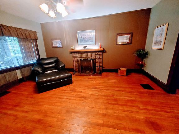 4th image of 223 E Churchwell Ave