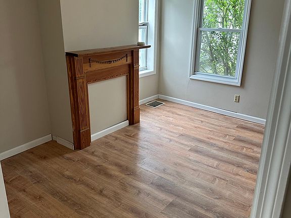 4th image of 15 Church St #15