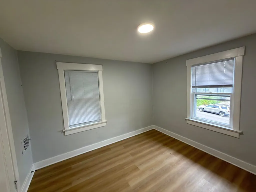 2 bed, 1.0 bath, 974 sqft, $1,200 — Photo 4