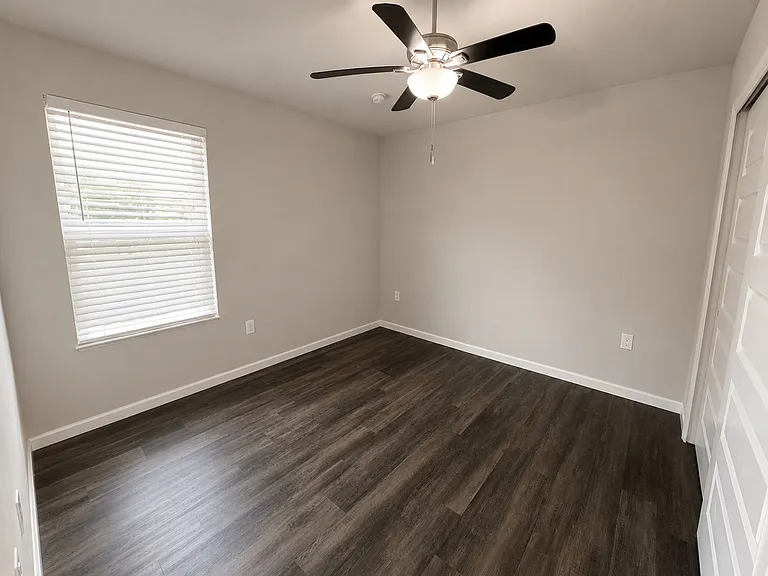 1061 Salina St SE — Photo 13