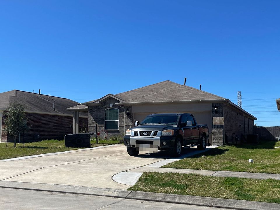 2nd image of 2325 Ruby Dr