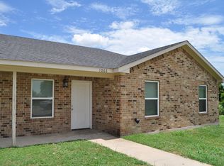 1068 Memory Ln, Waxahachie, TX 75167