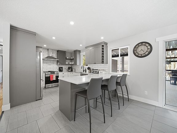 4th image of 21139 Cook Ave