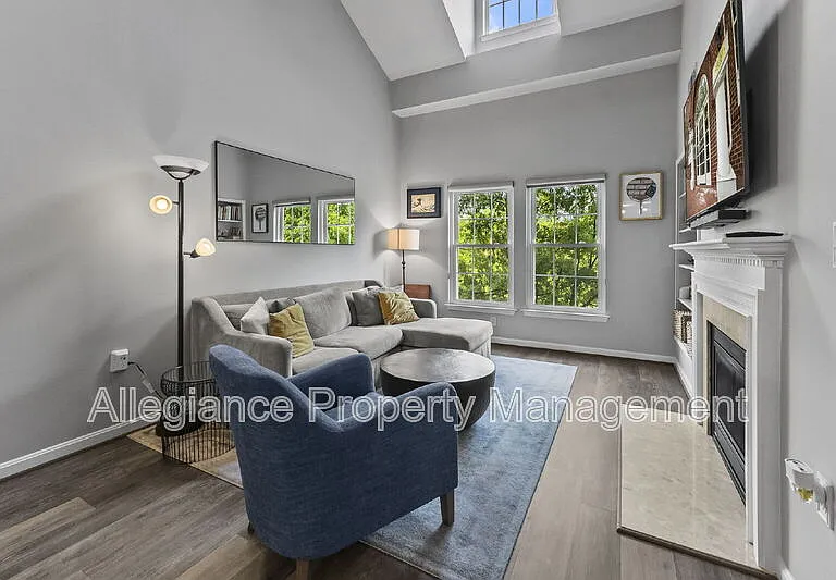 171 Somervelle St #406 — Photo 8
