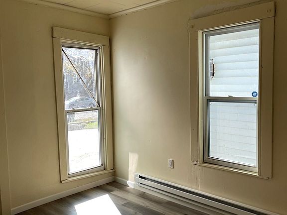 3rd image of 706 9th Ave S