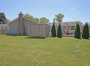 281 Mohawk Dr, Carol Stream, IL 60188