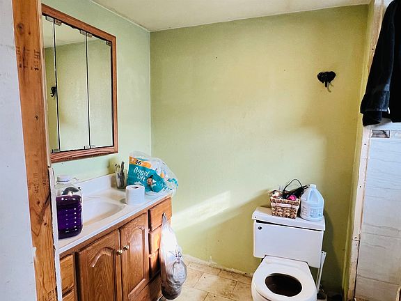5th image of 2310 E Pine Ave