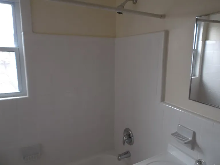 Bruxton Apartments — Photo 10