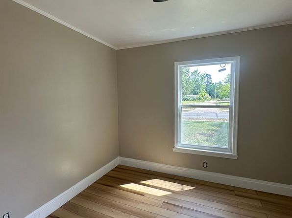 59 E Parsonage St, Mc Rae Helena, GA 31055