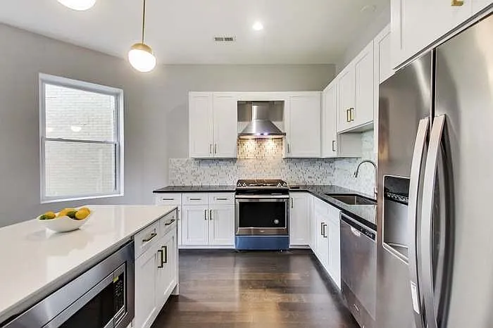 4516 S King Dr #3 — Photo 6