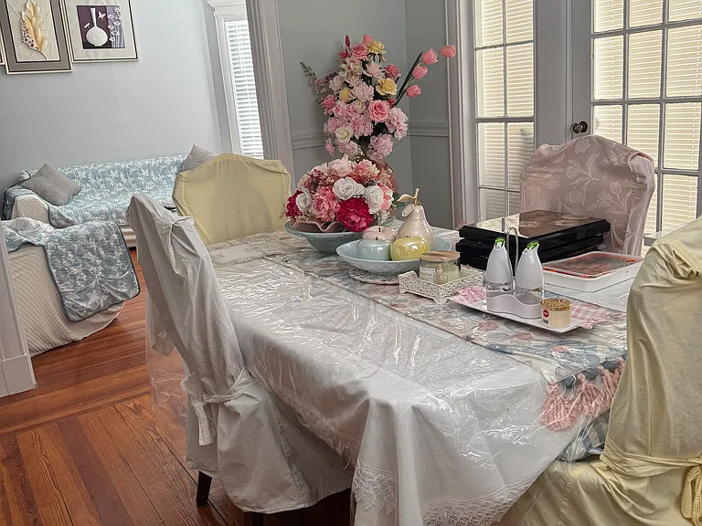Dining room.