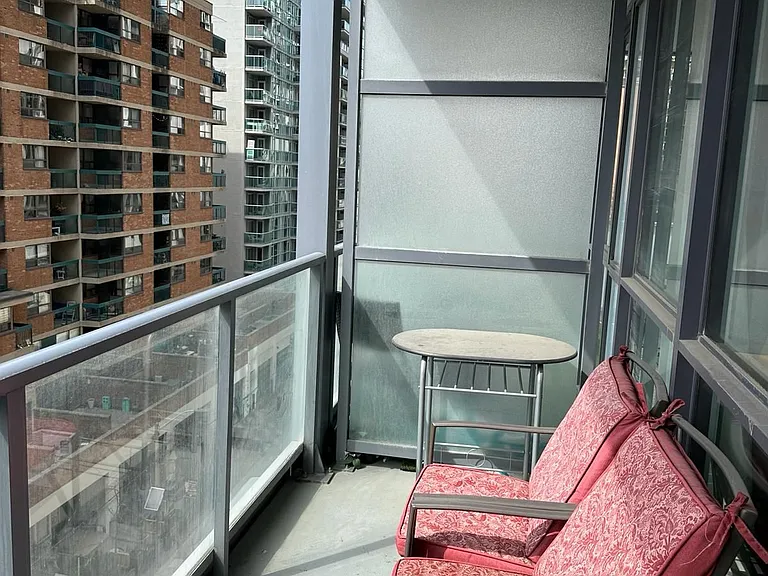 210 Simcoe St #706 — Photo 11