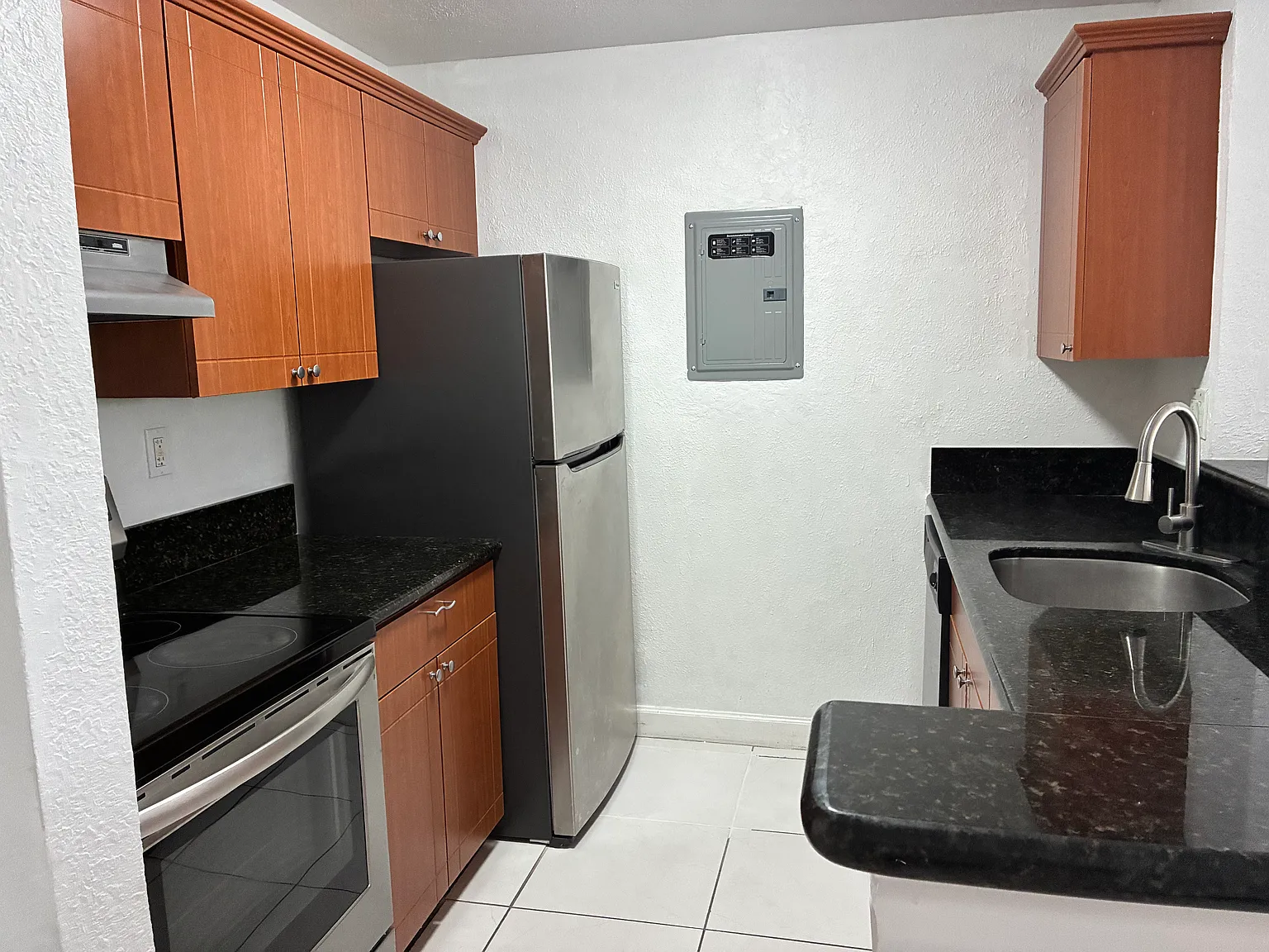 2 bed, 831 sqft, $2,450 — Photo 3