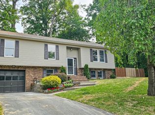 1 Marci Dr, Oak Ridge, NJ 07438