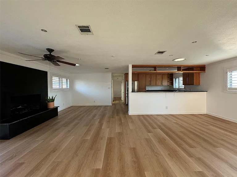 6601 Columbia Dr — Photo 4