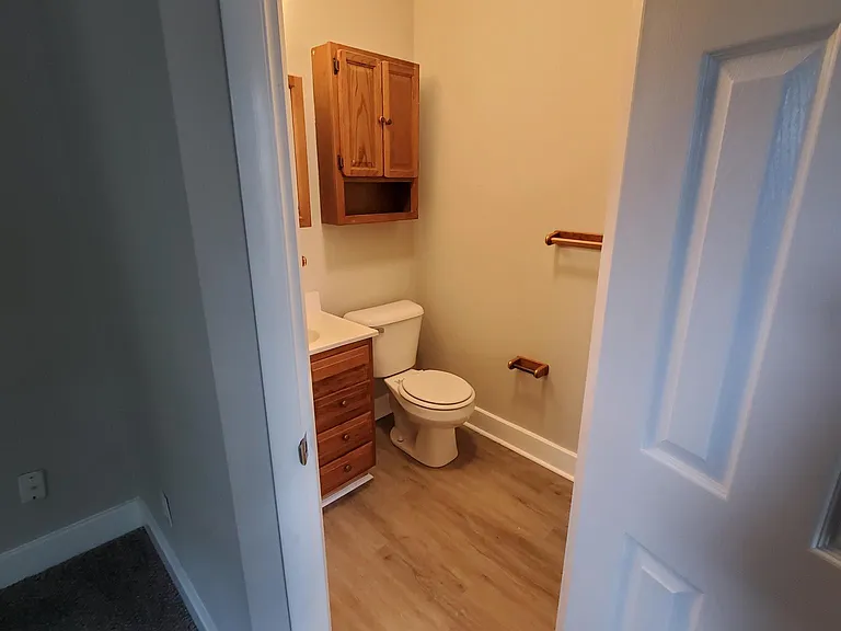 2nd Bathroom in small bedroom