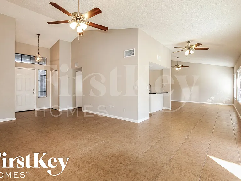 7619 W Brown St — Photo 2