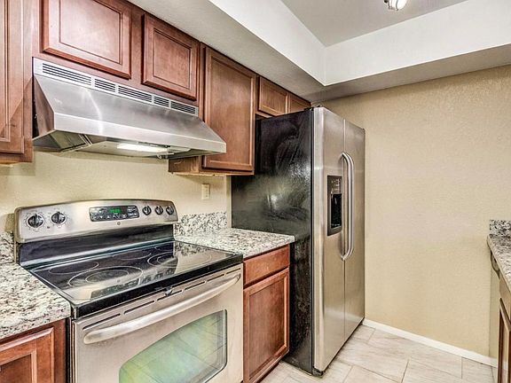 2nd image of 540 N May St APT 2092