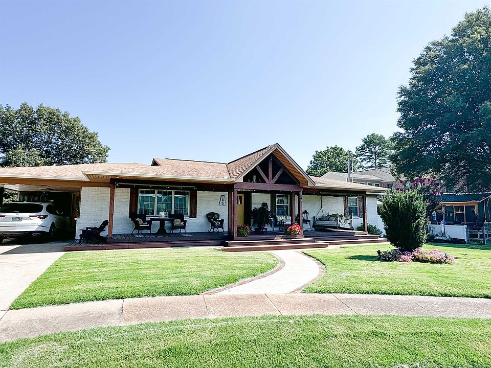 2nd image of 11 Magnolia Cir
