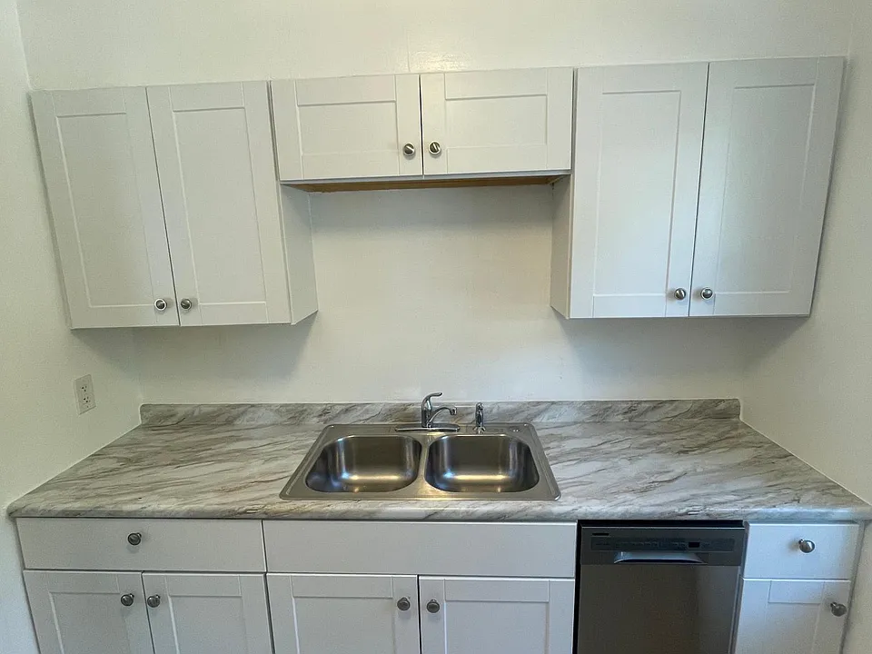 399 Division Ave #2