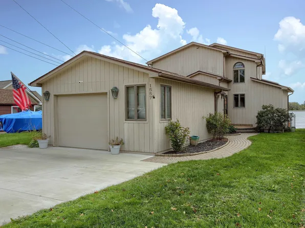 1557 Oakland St, Saint Clair, MI 48079