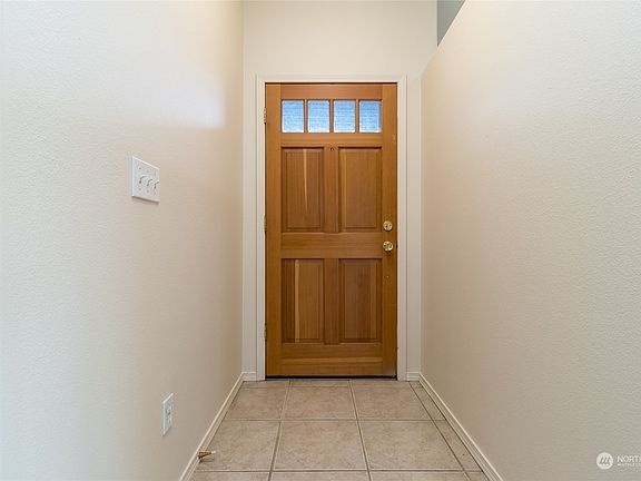 3rd image of 1144 SE Scenic View Drive