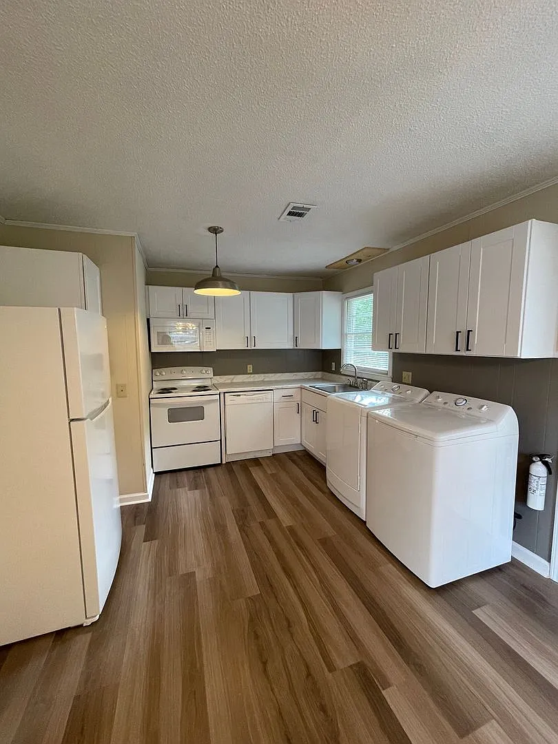 Newly Renovated 3 Bedroom Apartment in Clemson! — Photo 3