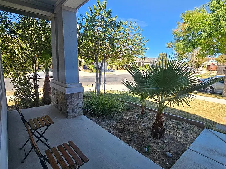 2319 Cool Springs Ct — Photo 2