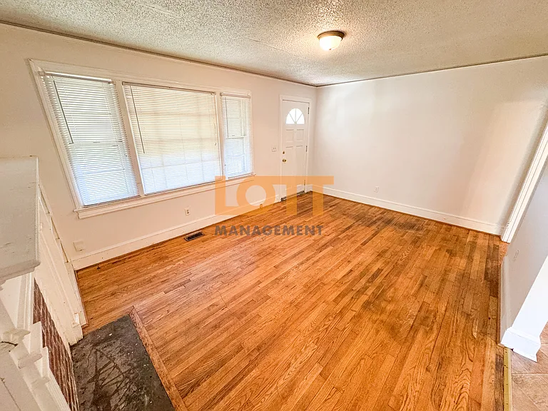 125 Irene Cir — Photo 3