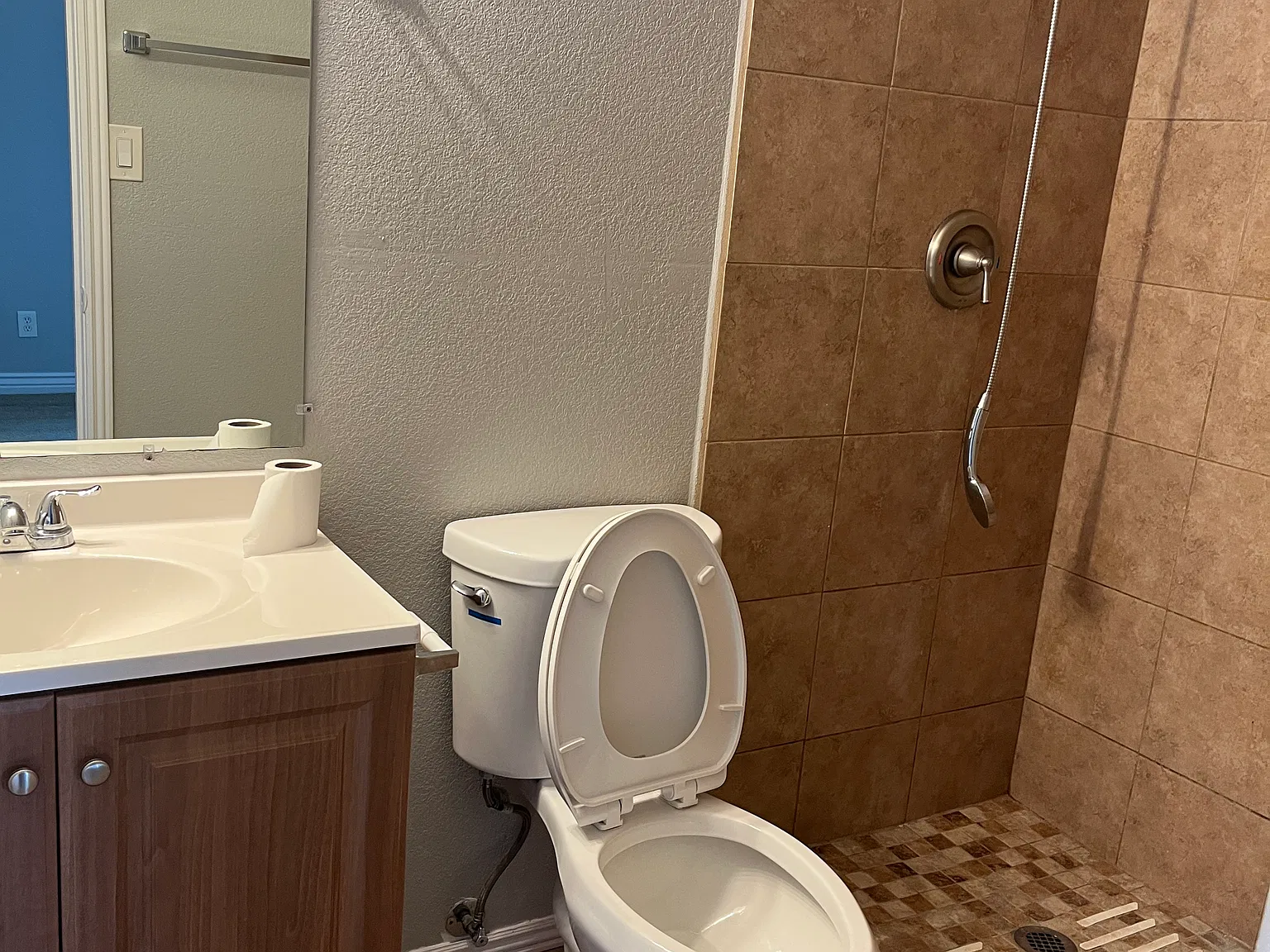 4 bed, 1178 sqft, $2,500 — Photo 4