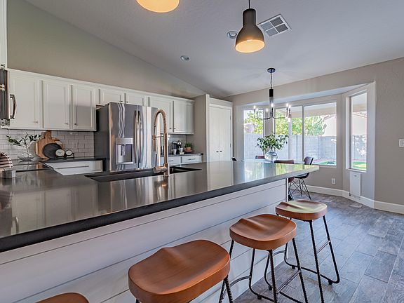 4th image of 2388 E Flintlock Pl