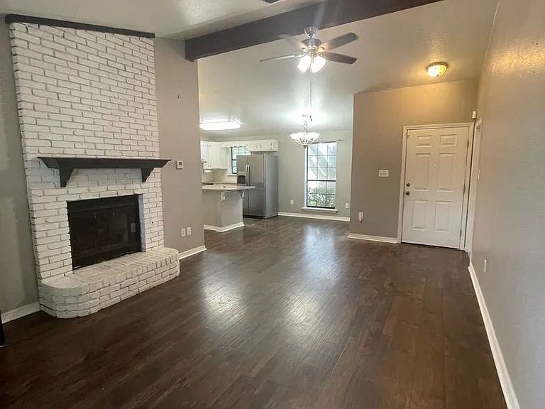 5302 Lauri Ln — Photo 4