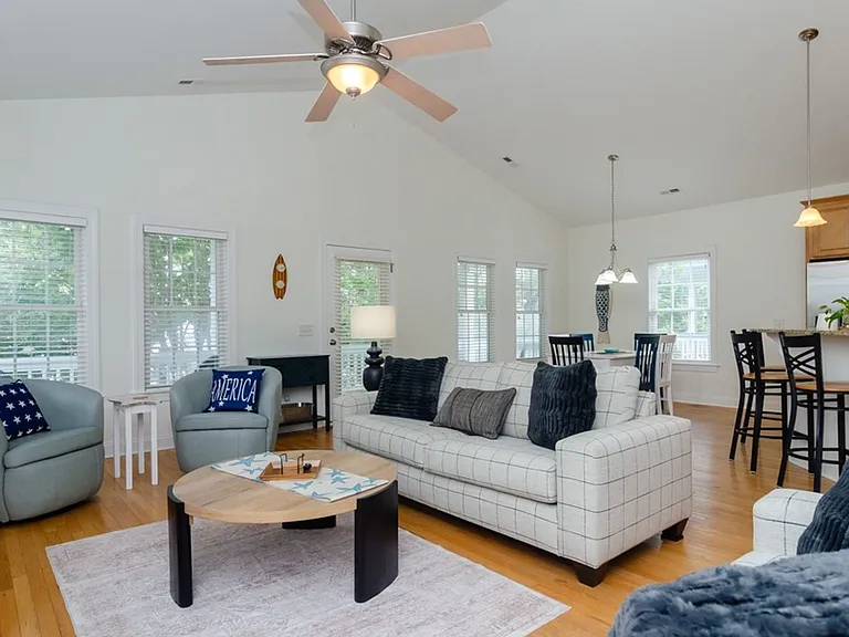 1713 Mackerel Ln — Photo 4