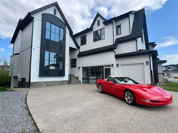 48 SW Rockcliff Ter NW, Calgary, AB T3G 0G5