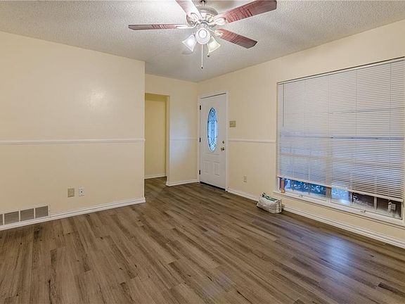 5th image of 2718 Stafford St