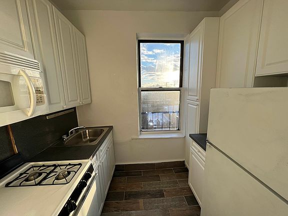 3rd image of 405 W 149th St #6E