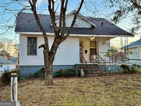 3rd image of 349 Cook St