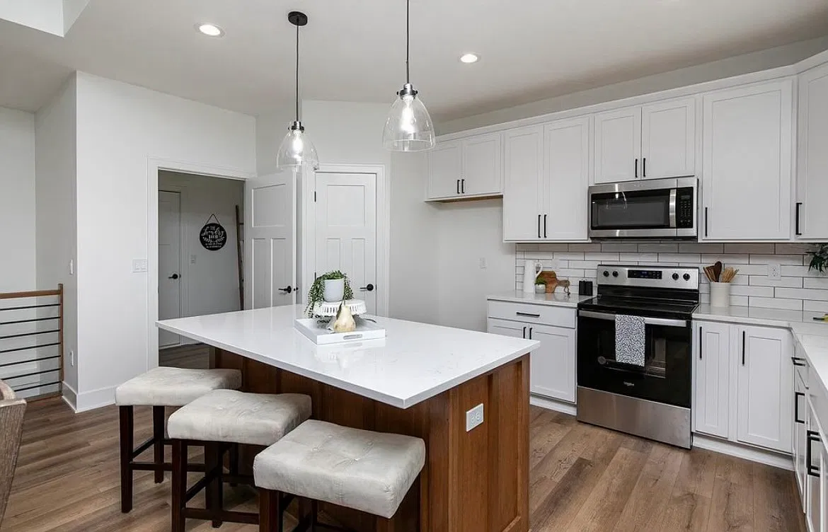 4 bed, 2700 sqft, $2,750 — Photo 3