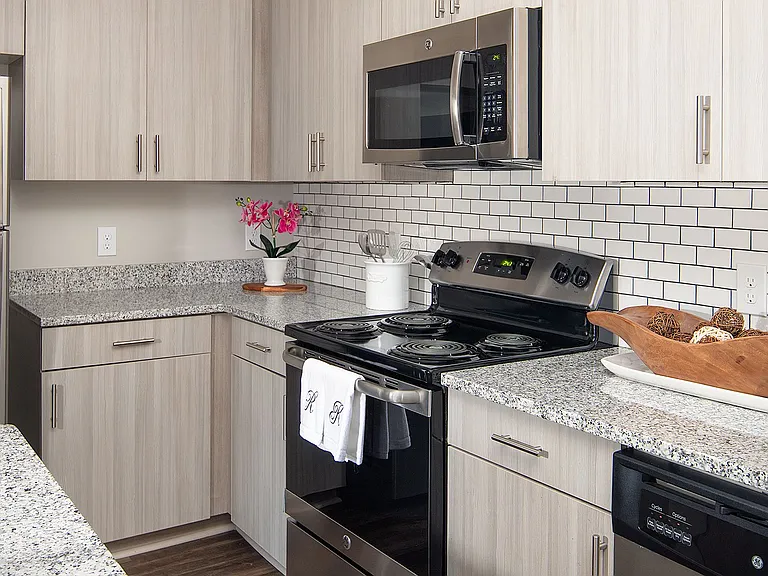 One White Oak Apartments — Photo 43