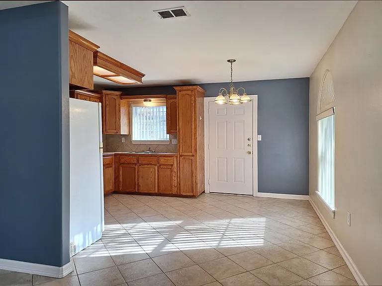 2118 Aruba Dr #4 — Photo 4