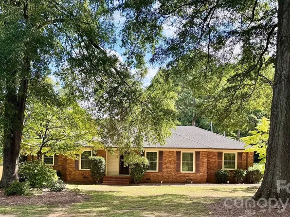 13507 Four Oaks Ln, Matthews, NC 28105
