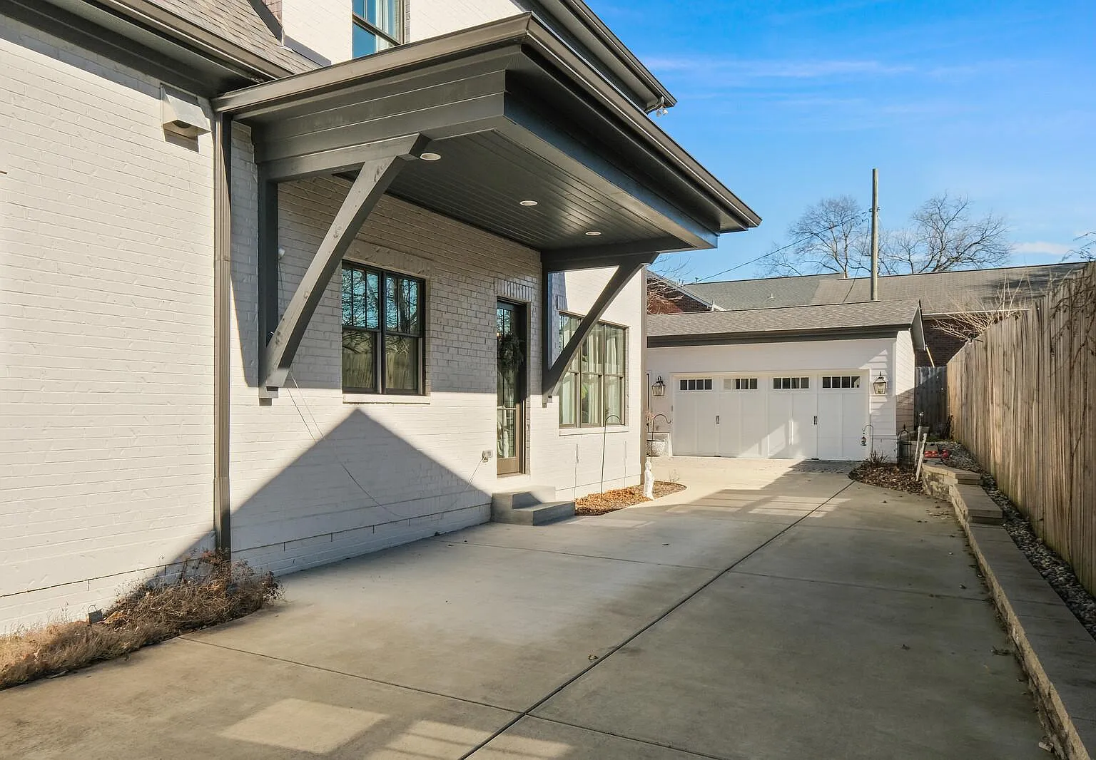 5 bed, 4775 sqft, $10,000 — Photo 2