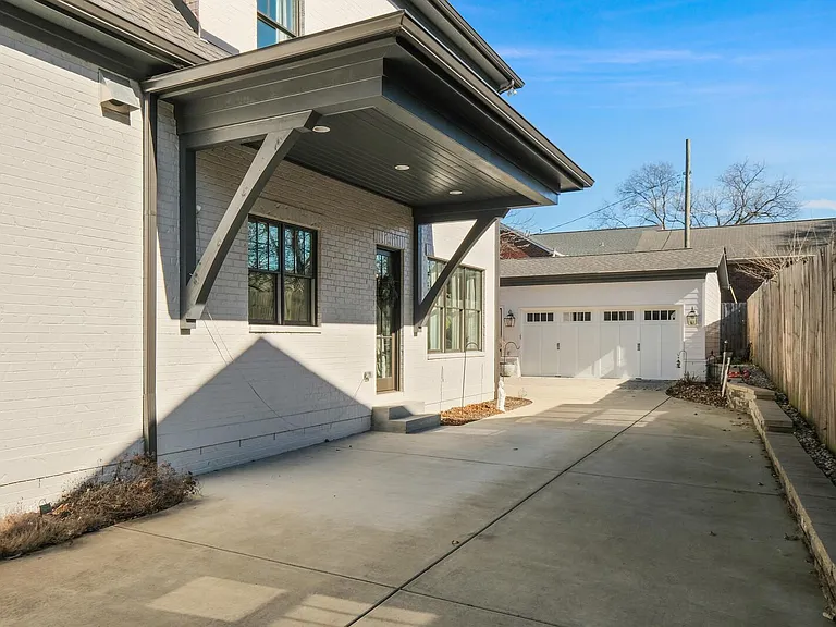 3406 Belmont Blvd — Photo 2